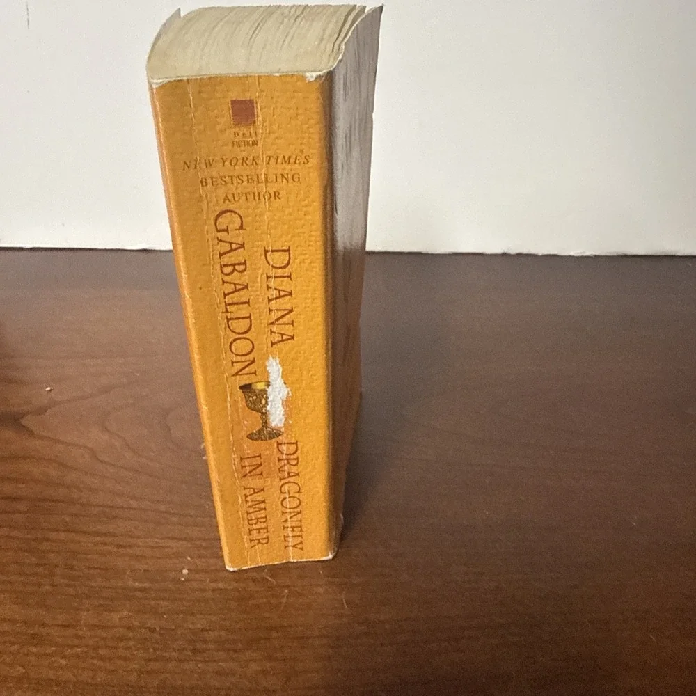 Dragonfly In Amber by Diana Gabaldon, Paperback, Pre-owned‎